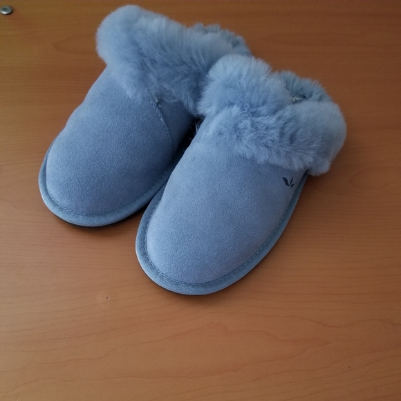 Koolaburra Shoes Koolaburra Shearling Slippers Poshmark